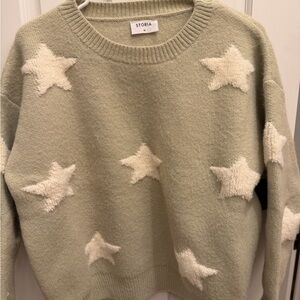Storia Sage Green Crewneck Sweater with Cream Star Motif